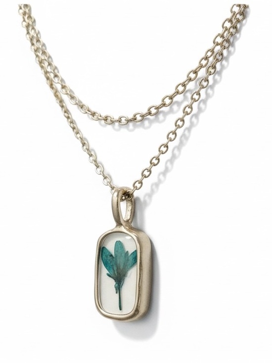 Bellissima Jewelry - NWT Bellissima Bellflower 14k Gold Dipped Pressed Flower Resin Pendant Necklace